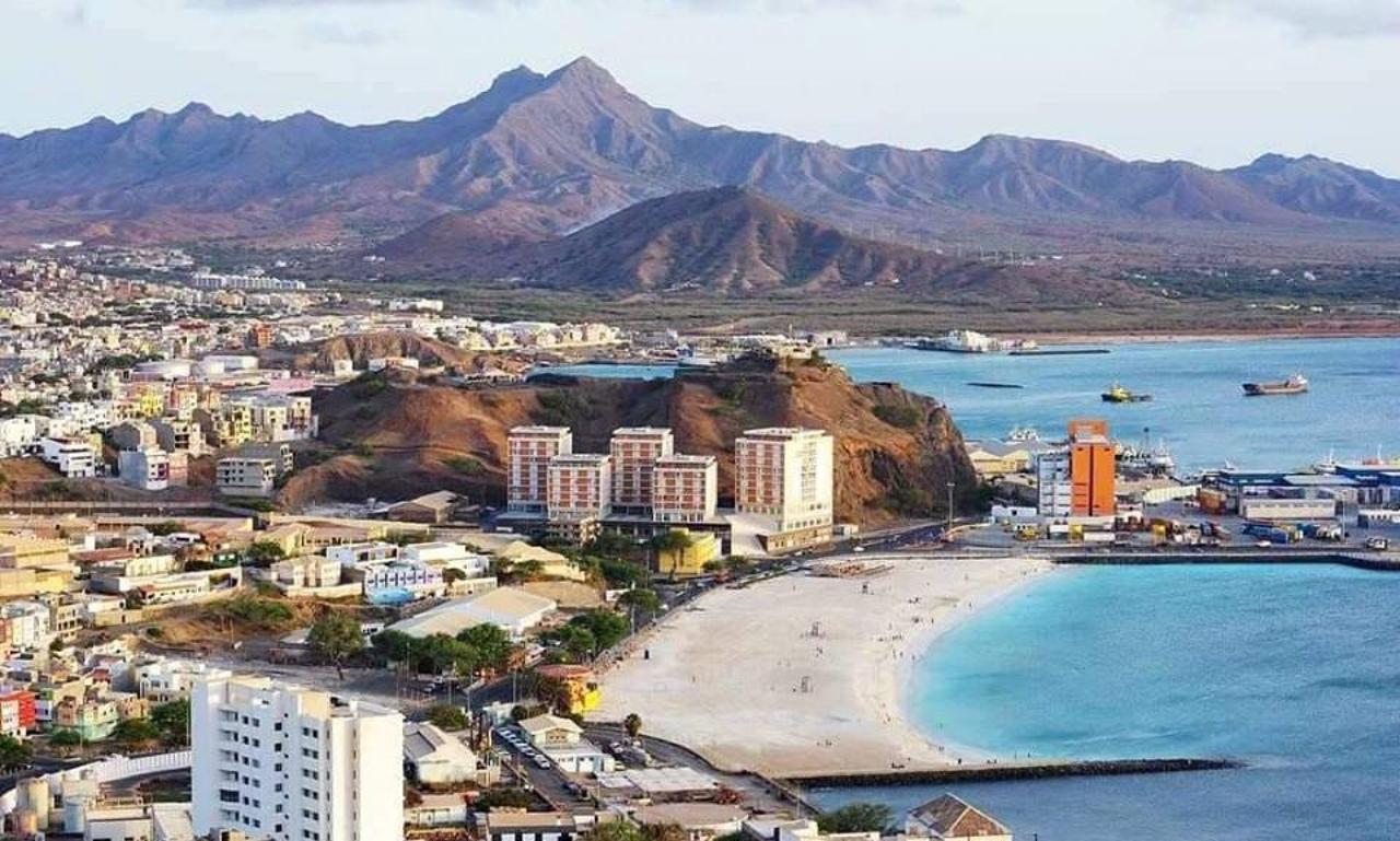Residencial Laginha (Adults Only) Bed and Breakfast Mindelo Exteriör bild
